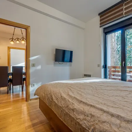 Santos Hills Apartman *