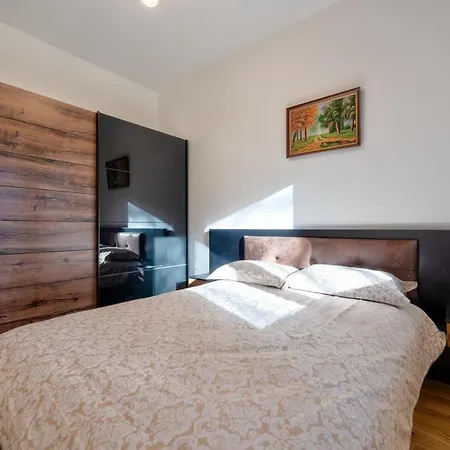 Santos Hills Apartman *